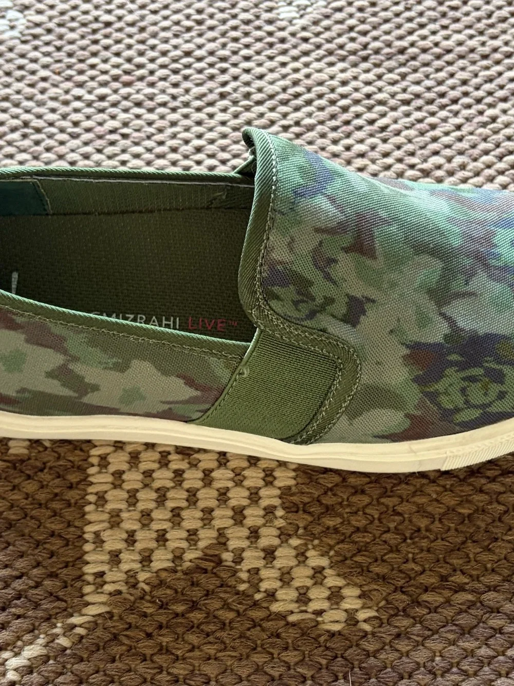 Isaac Mizrahi Daphney Shoes Green Camo Slip-On Sneakers ~ Like New! Women’s Sz 7